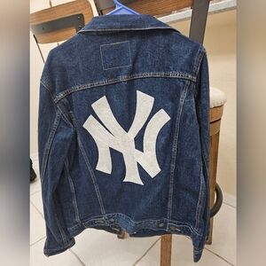 Levi's Yankees Jacket Size Medium